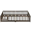 Lit au sol Bellemave Queen avec clôture et porte, cadre de lit au sol en bois d'hévéa avec barrières de sécurité pour enfants
