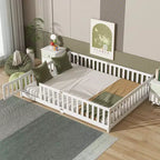 Lit au sol Bellemave Queen avec clôture et porte, cadre de lit au sol en bois d'hévéa avec barrières de sécurité pour enfants