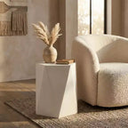 LeisureMod Nexovo - Table d'appoint géométrique moderne en pierre reconstituée pour l'intérieur et l'extérieur