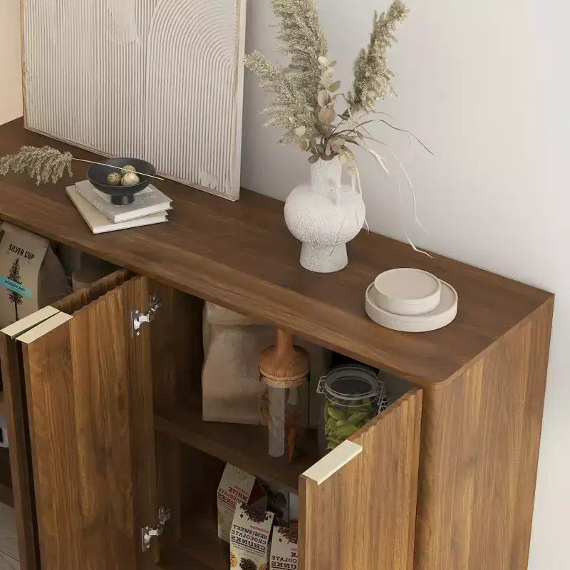 JVNOXK Buffet de rangement moderne en bois avec design encastré, étagères réglables et quatre compartiments intégrés. Bois naturel