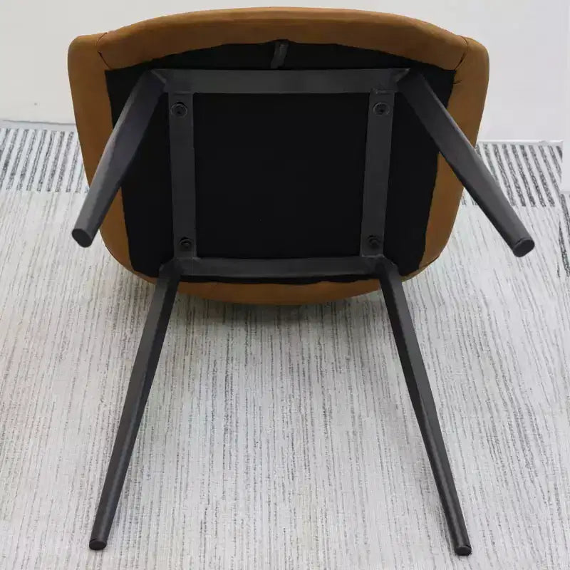 Chaise de salle à manger moderne Kelila GDFStudio, revêtement en similicuir et pieds en métal
