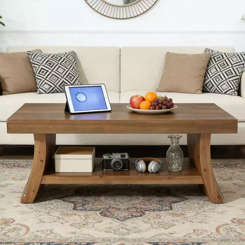 Table basse de ferme Lantine de 120 cm avec étagère de rangement, table centrale en bois massif de style Mid-Century moderne avec base incurvée pour salon, noyer