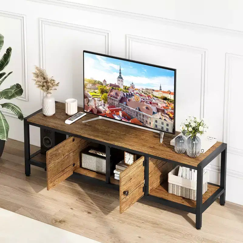 Meuble TV de 147 cm de large avec rangement, meuble TV moderne avec pieds réglables, compatible avec les téléviseurs jusqu'à 65 pouces pour le salon
