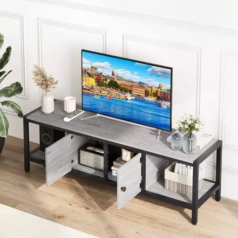 Meuble TV de 147 cm de large avec rangement, meuble TV moderne avec pieds réglables, compatible avec les téléviseurs jusqu'à 65 pouces pour le salon