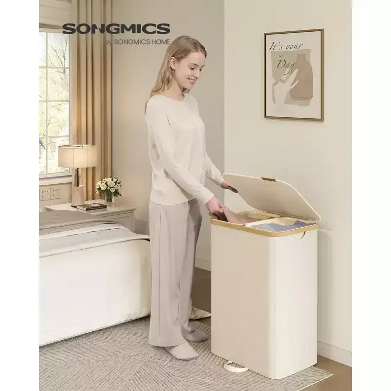 SONGMICS Panier à Linge, Trieur de Linge avec Couvercle, Bac de Rangement, Sacs Amovibles, Cadre en Bambou, 2 Sections, 150 L