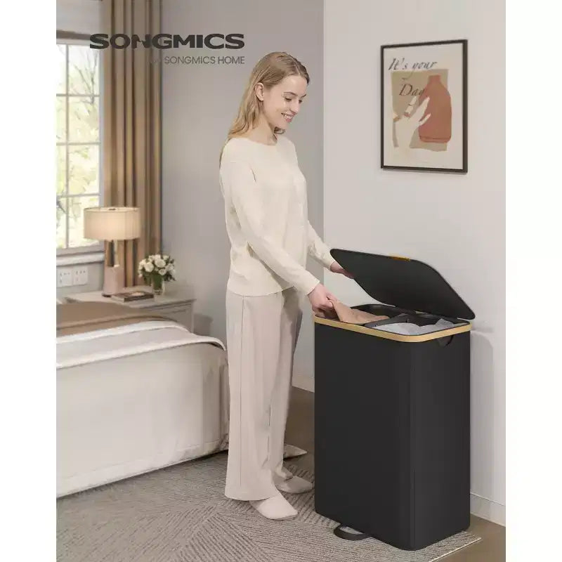 SONGMICS Panier à Linge, Trieur de Linge avec Couvercle, Bac de Rangement, Sacs Amovibles, Cadre en Bambou, 2 Sections, 150 L
