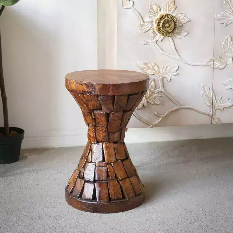 Table d'appoint ronde sablier GDFStudio Solara en bois de paulownia avec motif mosaïque texturé