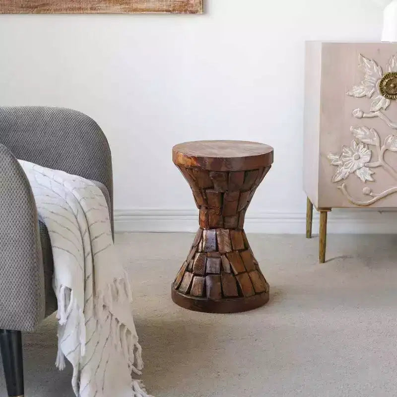 Table d'appoint ronde sablier GDFStudio Solara en bois de paulownia avec motif mosaïque texturé