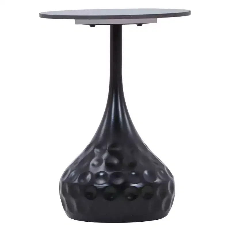 Table d'appoint ronde LeisureMod Hada 15 en pierre frittée, table d'appoint piédestal en métal martelé, style marbre de luxe pour salon