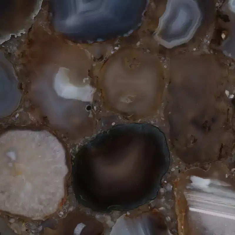 Table d'appoint, guéridon ou table de chevet - Table de chevet métallique en forme de C avec plateau en agate, parfaite pour les grands ou petits espaces