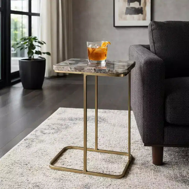 Table d'appoint, guéridon ou table de chevet - Table de chevet métallique en forme de C avec plateau en agate, parfaite pour les grands ou petits espaces