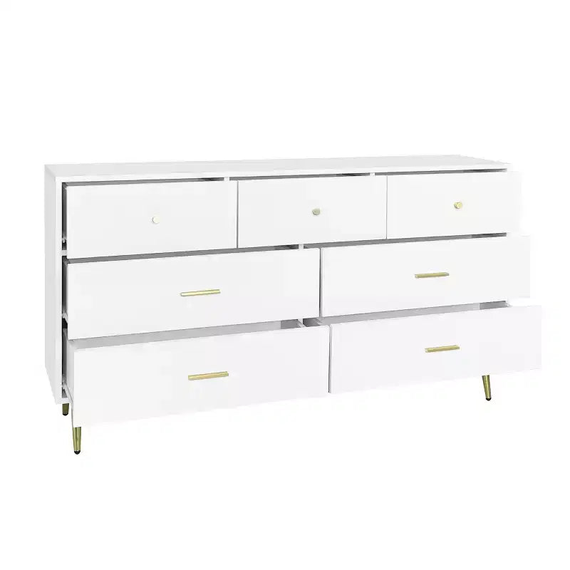 Commode à sept tiroirs avec poignées et pieds dorés, couleur blanche