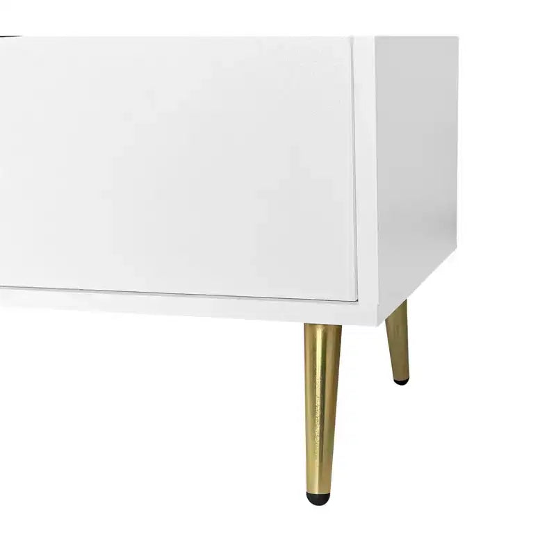 Commode à sept tiroirs avec poignées et pieds dorés, couleur blanche