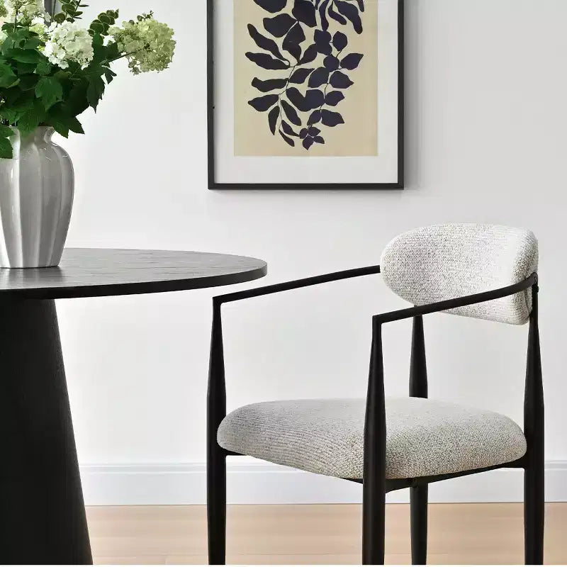 Lot de 4 chaises de salle à manger modernes avec accoudoirs, assise rembourrée douce, pieds en métal noir élégants, chaises d'appoint confortables pour cuisine ou salle à manger - Panipeachy