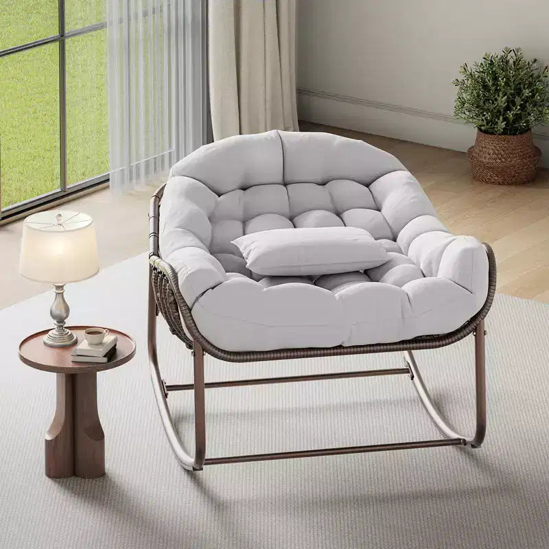 Fauteuil à bascule d'extérieur Papasan surdimensionné, design ergonomique, osier durable, coussin résistant aux intempéries supporte jusqu'à 204 kg
