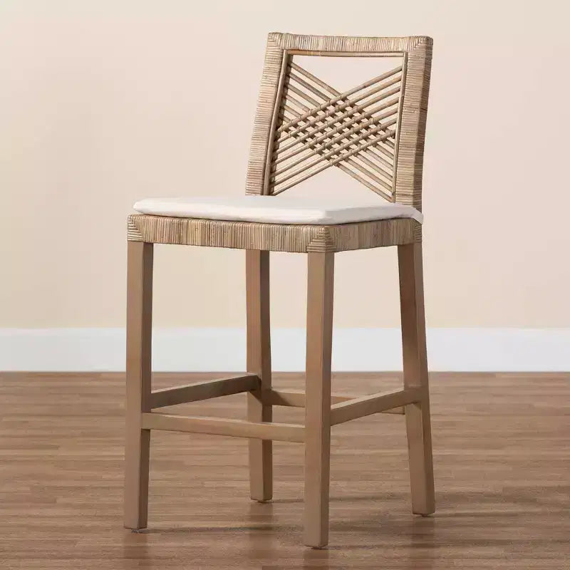 bali & pari Poltak Tabouret de bar à hauteur de comptoir en rotin naturel et bois d'acajou Kubu gris/taupe rustique