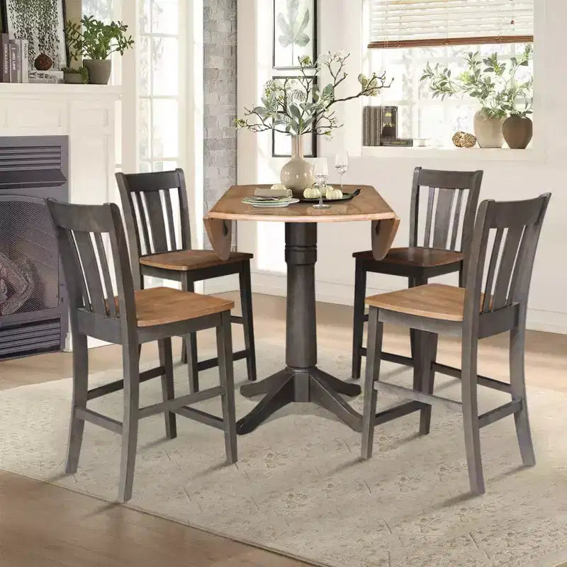 Table à manger ronde de 42 po à hauteur de comptoir avec 2 rallonges et 4 tabourets à dossier ajouré en coloris Hickory/Washed Coal - International Concepts