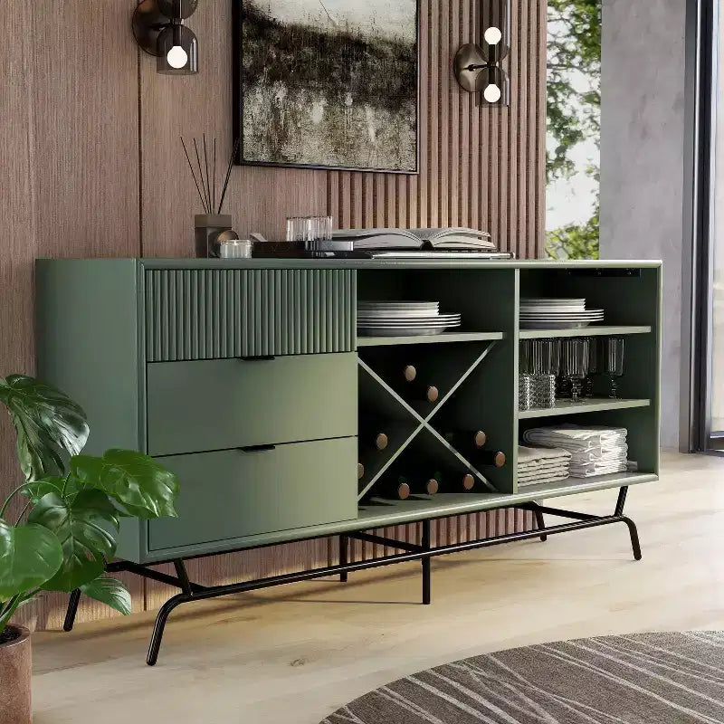 Buffet moderne miBasics Heath 152 cm avec cave à vin vert sauge : meuble de rangement autoportant, 4 étagères, 3 tiroirs
