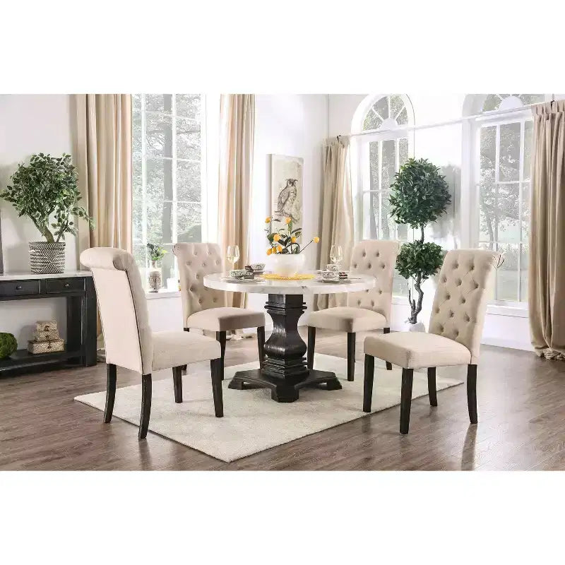 Table à manger ronde 48 po Buckley avec plateau en véritable marbre blanc/noir – HOMES: Inside + Out : élégant pied central, 4 places