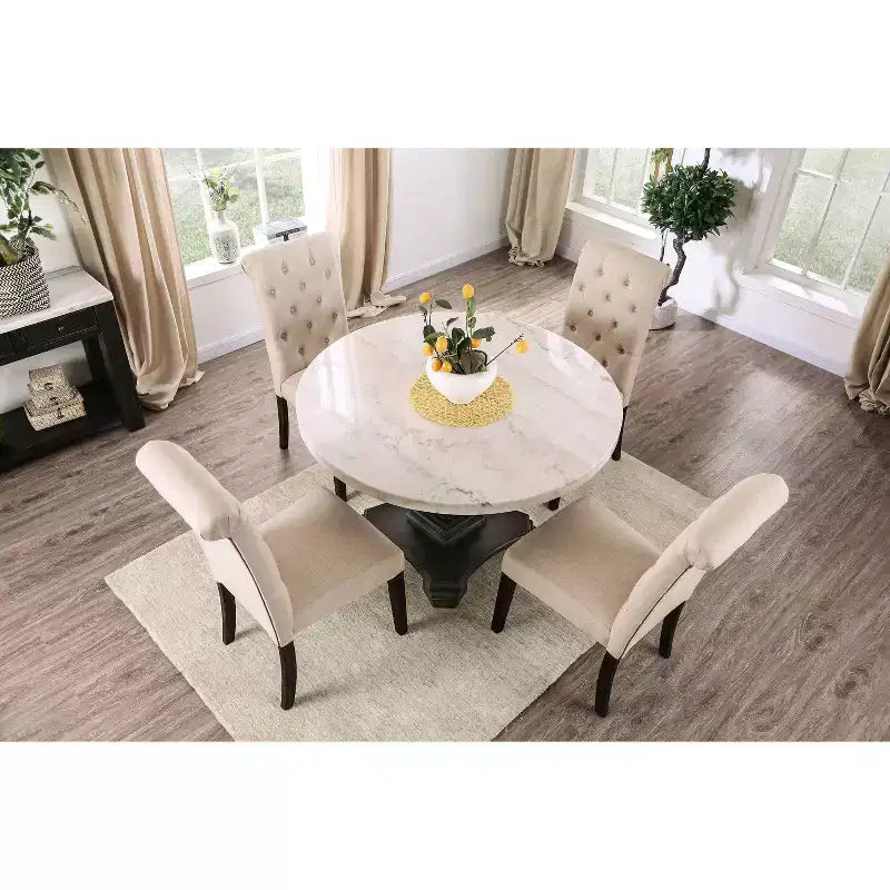 Table à manger ronde 48 po Buckley avec plateau en véritable marbre blanc/noir – HOMES: Inside + Out : élégant pied central, 4 places