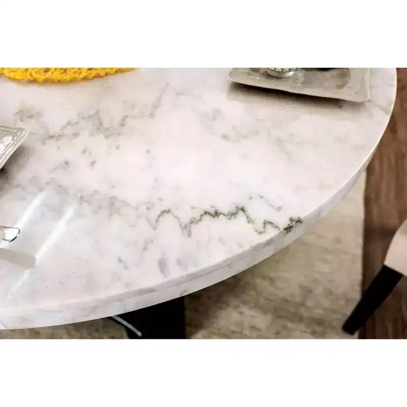 Table à manger ronde 48 po Buckley avec plateau en véritable marbre blanc/noir – HOMES: Inside + Out : élégant pied central, 4 places