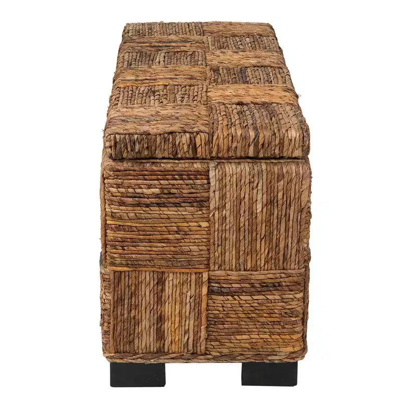 Banc double Abaca East at Main Marina avec rangement, marron : Tressé à la main, couvercle à charnière, design côtier