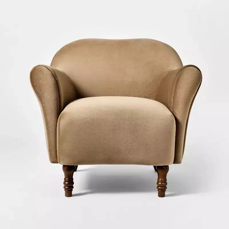 Fauteuil d'appoint en velours à pieds tournés, tanné – Threshold™ conçu avec Studio McGee