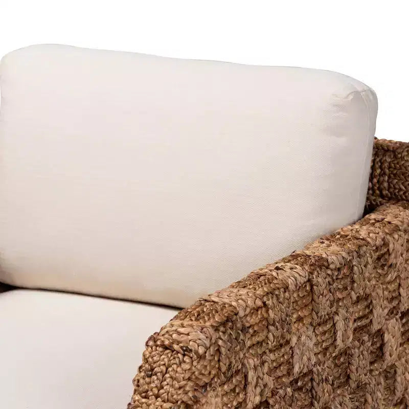 Fauteuil bali & pari Vevina en bois d'acajou et jonc de mer tressé Blanc/Brun naturel/Brun foncé : Rembourrage en polyester, Aucun assemblage requis