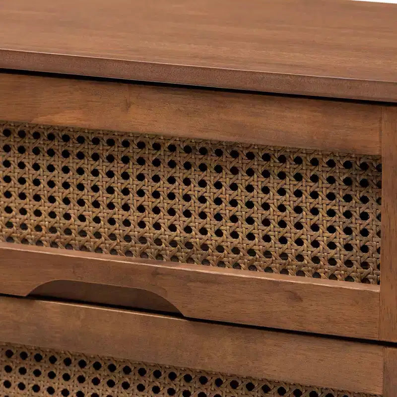 Commode à 6 tiroirs en bois et rotin synthétique Barrett, pieds inclinés - Baxton Studio