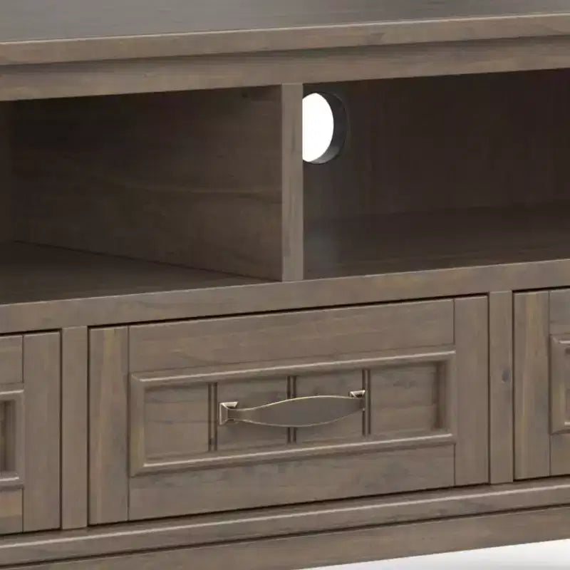 Meuble TV bas Rowan pour téléviseurs jusqu'à 60 po, brun fumé – Wyndenhall : Meuble console média en bois massif avec rangement
