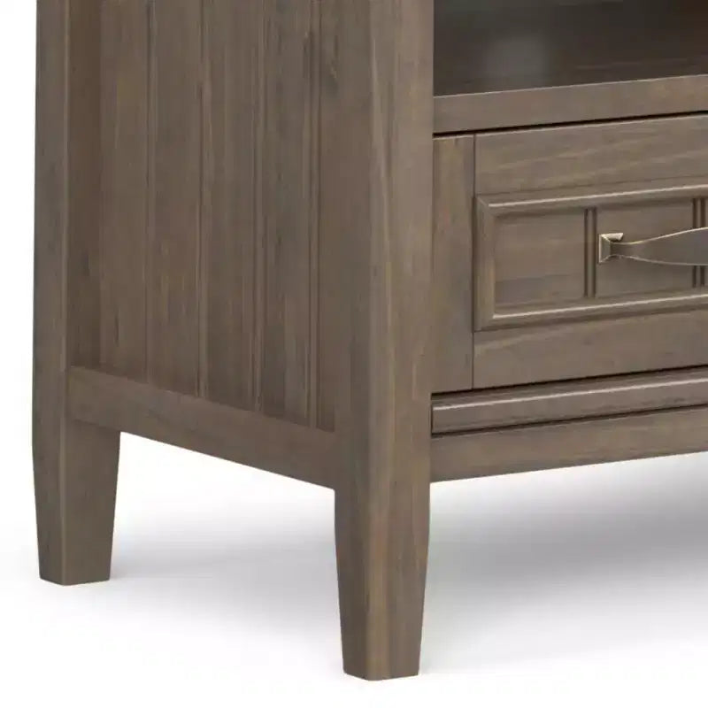 Meuble TV bas Rowan pour téléviseurs jusqu'à 60 po, brun fumé – Wyndenhall : Meuble console média en bois massif avec rangement
