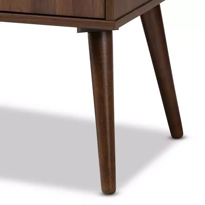 Meuble TV en bois à 2 portes Alard pour téléviseurs jusqu'à 50 po Noyer - Baxton Studio : Console multimédia moderne du milieu du siècle avec étagères fixes