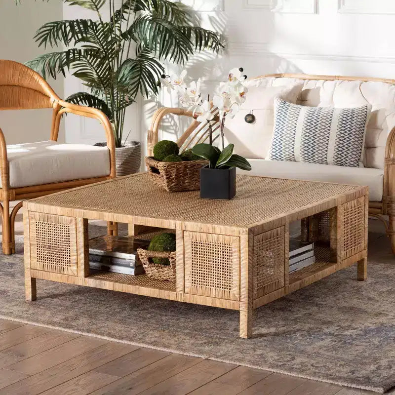 Table basse carrée en rotin de Bornéo et bois d'acajou, miel clair, par bali & pari