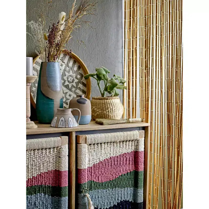 Console en bois de manguier Storied Home motif crème : Portes en corde tressée, Rangement divisé, Montage sans outils