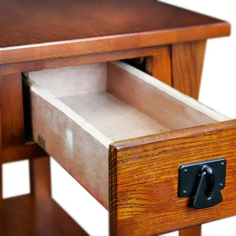 Table d'appoint Mission Russet Favorite Finds - Leick Home : Compacte, à niveaux, avec tiroir et étagère