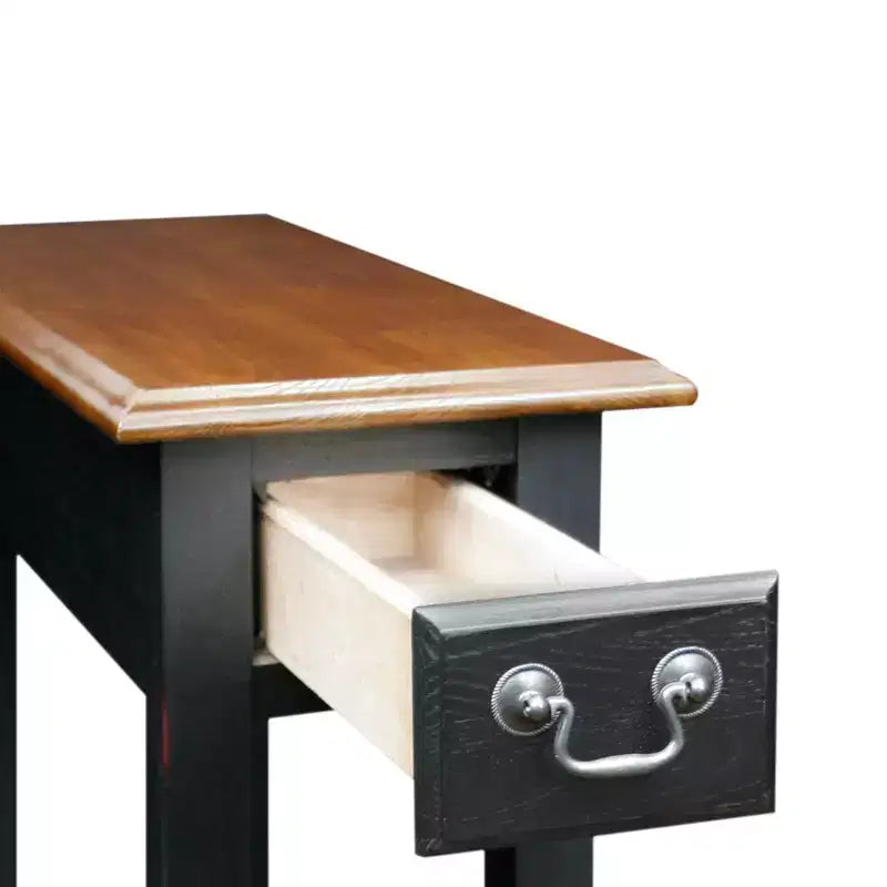 Table d'appoint Favorite Finds, finition ardoise - Leick Home : Dessus en chêne, base noire, tiroir de rangement et étagère
