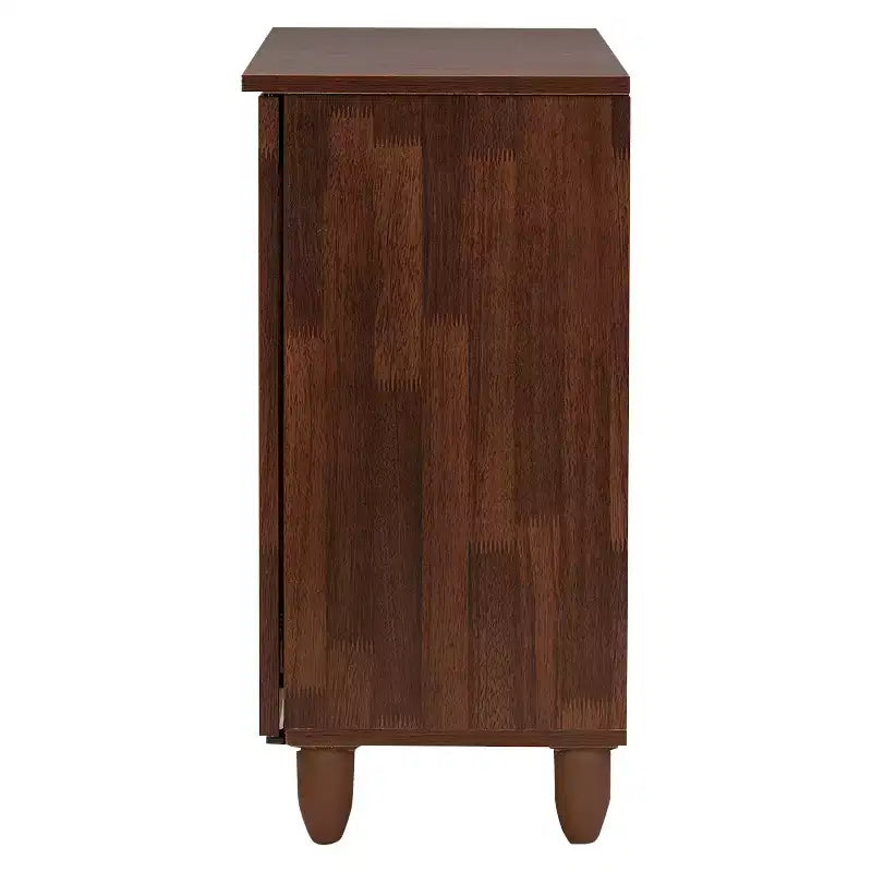 Meuble de rangement pour chaussures d'entrée en bois à 3 portes Fernanda Modern and Contemporary – Brun chêne – Baxton Studio : 10 étagères fixes, bois massif et MDF