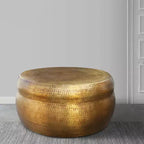 Table basse ronde Urban Port 32" style tambour artisanal en aluminium texturé martelé et estampé laiton antique