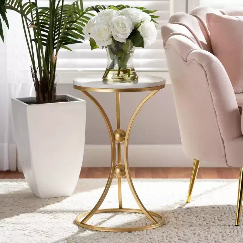 Baxton Studio Tarmon - Table d'appoint en métal avec plateau en marbre or : Design chic et symétrique, aucun assemblage requis