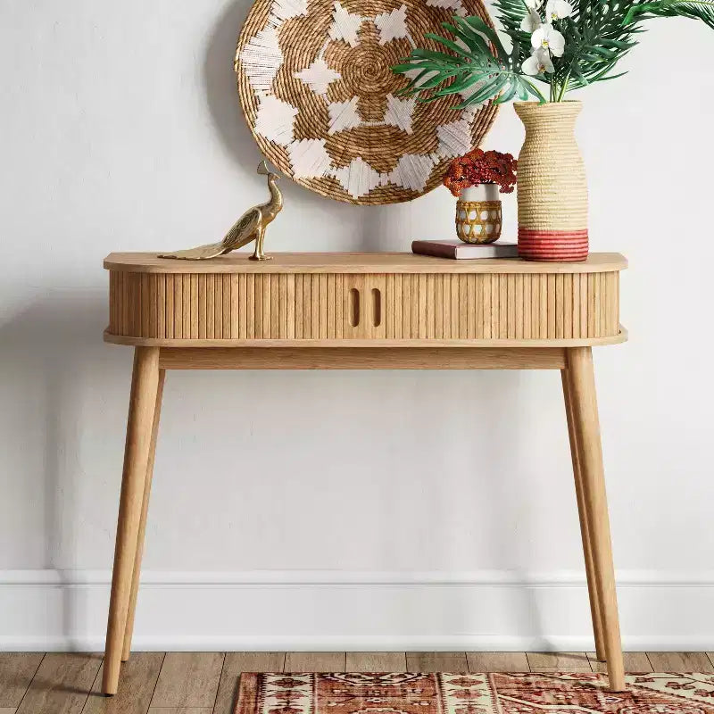 Console Adelpha avec portes coulissantes naturel - Threshold™ : Cadre en bois d'hévéa, placage de frêne, rangement d'entrée