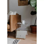 Tabouret et porte-revues Magino Transparent - Umbra : Acrylique incassable, aucun assemblage requis