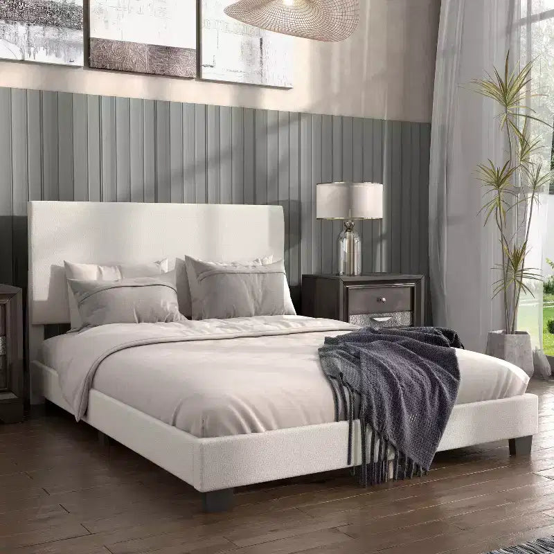 Lit plateforme standard rembourré en bouclé moderne Queen Heartwild 24/7 Shop At Home, blanc