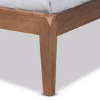 Lit plateforme en bois tapissé King Edmond Tissu gris/noyer cendré - Baxton Studio