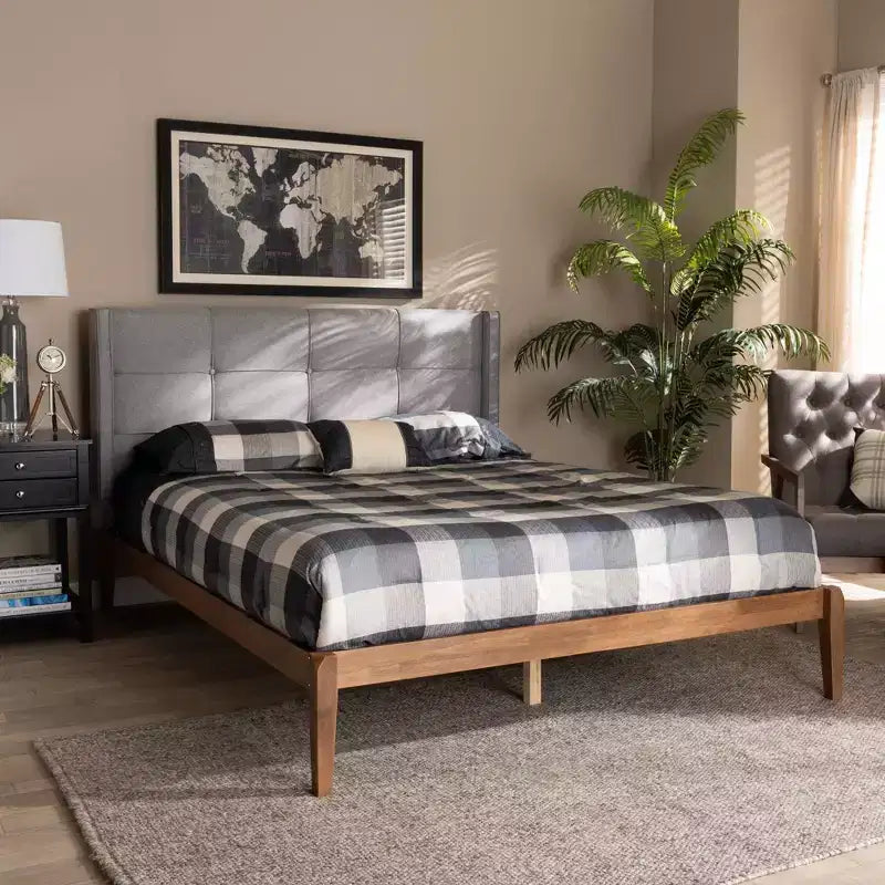 Lit plateforme en bois tapissé King Edmond Tissu gris/noyer cendré - Baxton Studio
