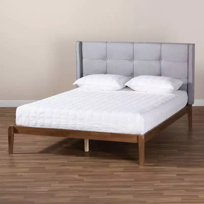 Lit plateforme en bois tapissé King Edmond Tissu gris/noyer cendré - Baxton Studio