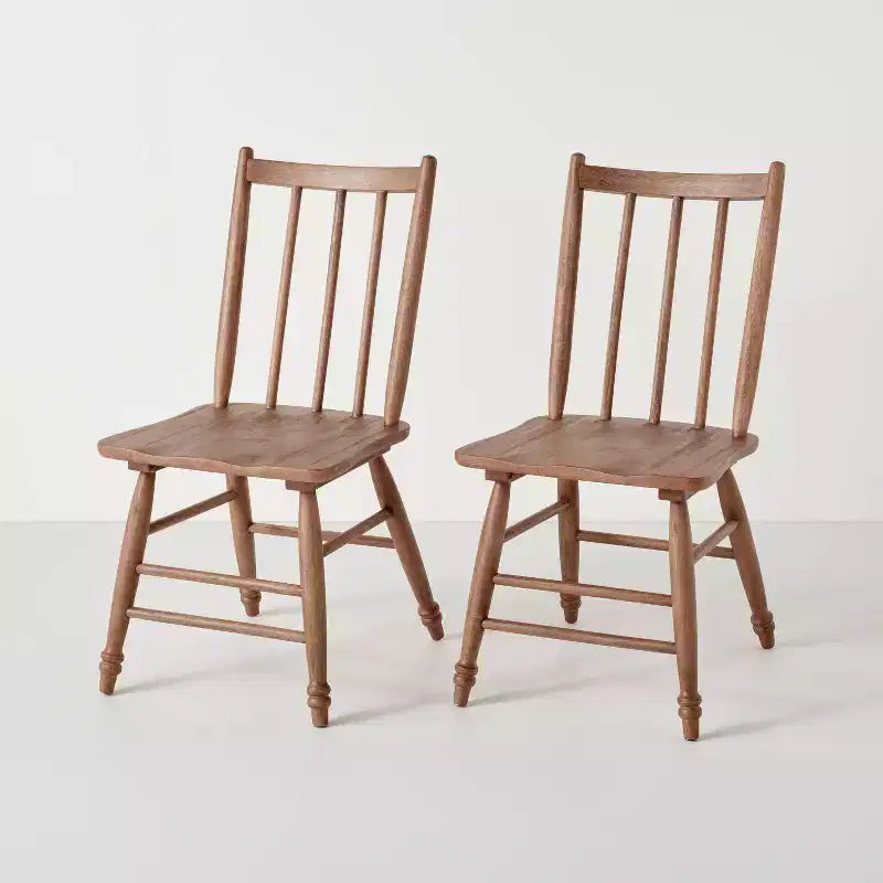 Lot de 2 chaises de salle à manger Windsor vintage – Chêne vieilli – Hearth & Hand™ avec Magnolia