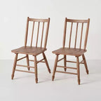 Lot de 2 chaises de salle à manger Windsor vintage – Chêne vieilli – Hearth & Hand™ avec Magnolia