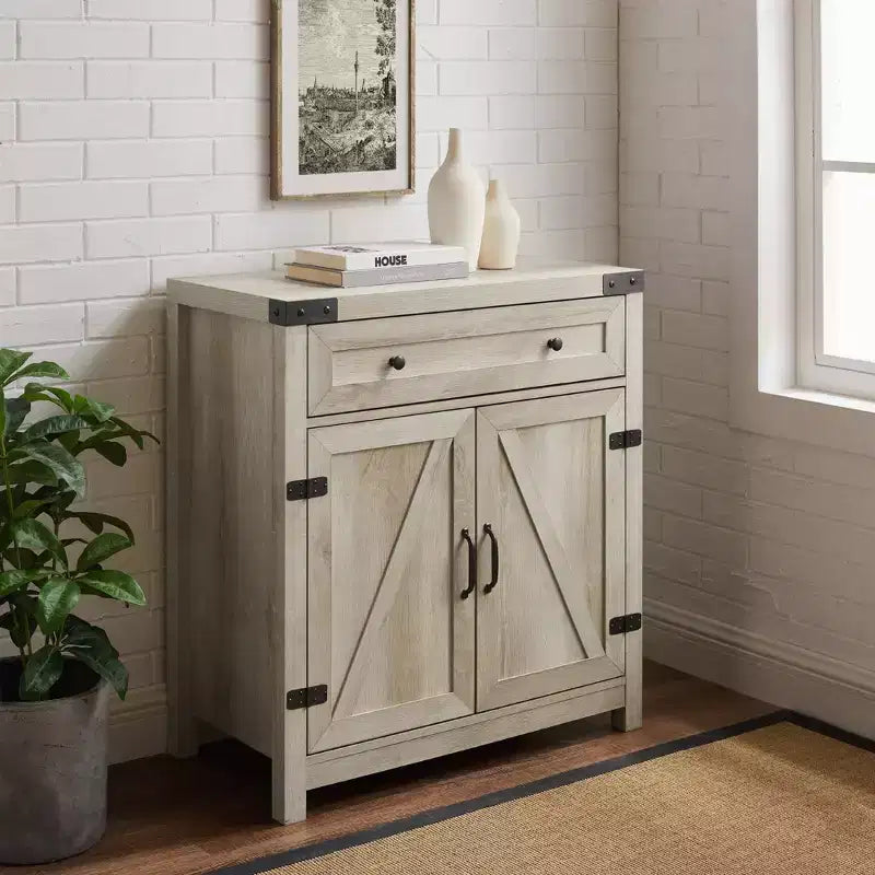Meuble d'appoint Clarabelle en bois de grange rustique avec porte coulissante - Saracina Home