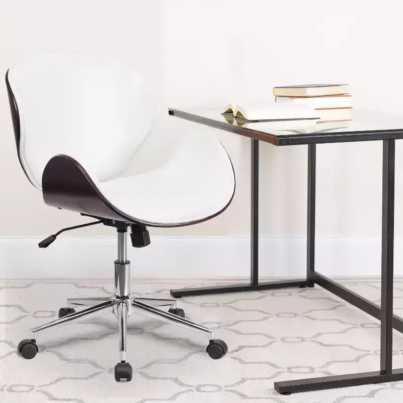 Chaise de bureau de conférence Emma et Oliver en bois mi-dossier avec siège en cuir