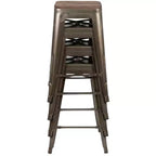 Emma et Oliver Tabouret de bar d'intérieur en métal de 24 po avec siège en bois – Ensemble empilable de 4